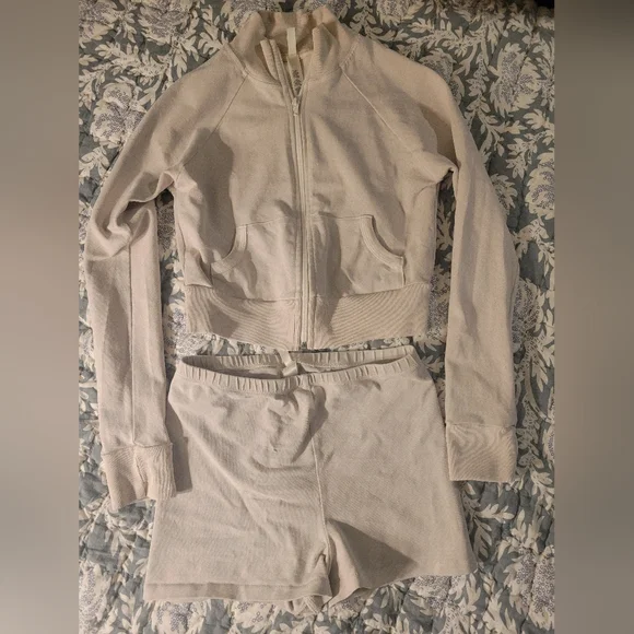 Skims Outdoor Jacket Shorts Set XS/S - Picture 1 of 5